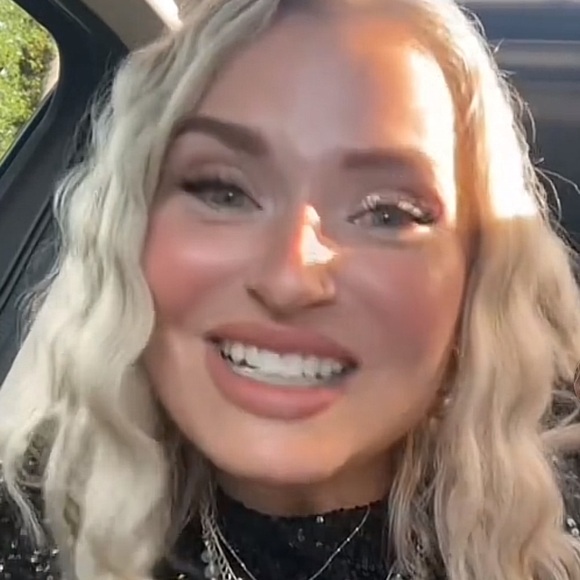 Meet your Posher, Bree - Picture 1 of 3